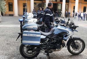 polizia-milano-foto-di-gruppo-bmw-dainese-3
