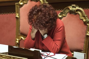 1481788343721_jpg-valeria_fedeli_sbertucciata_pure_dal_suo_portaborse__frase_raggelante_