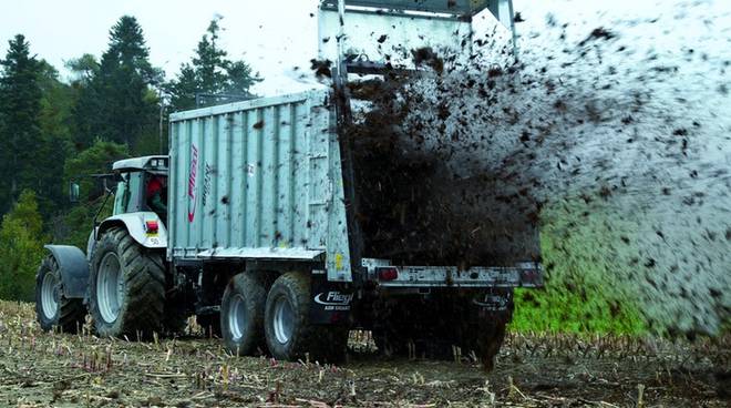 spandimento-di-letame-arriva-il-limite-466541_660x368