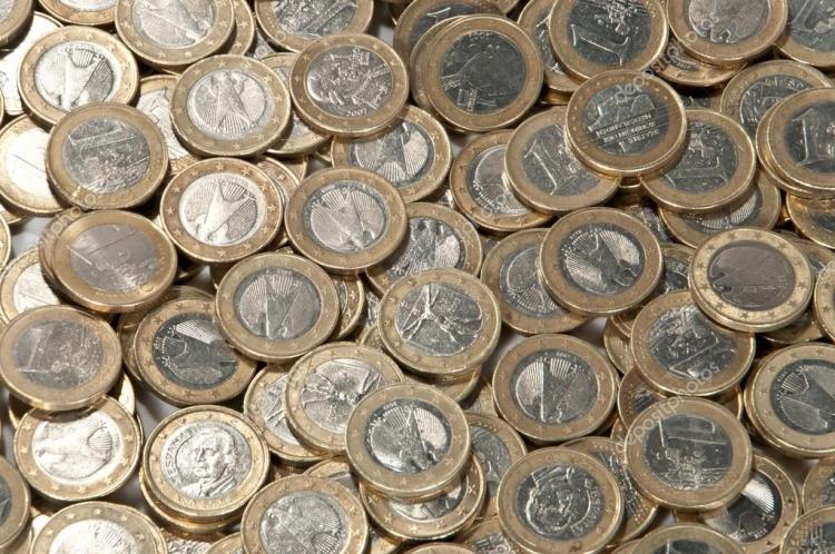 depositphotos_8391357-stock-photo-big-heap-of-1-euro
