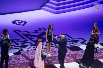 1200px-GM_Muzychuk_Anna_receives_her_medal_29287140714