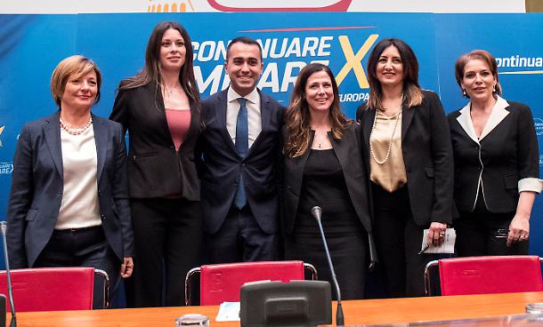 1555268386823.jpg--luigi_di_maio_e_le_5capilista_donne__il_retroscena__gelo_nel_m5s__soffiata___se_potessi_parlare______suicidio