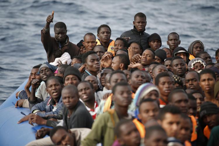 Operazione di salvataggio di 433 migranti al largo della costa libica